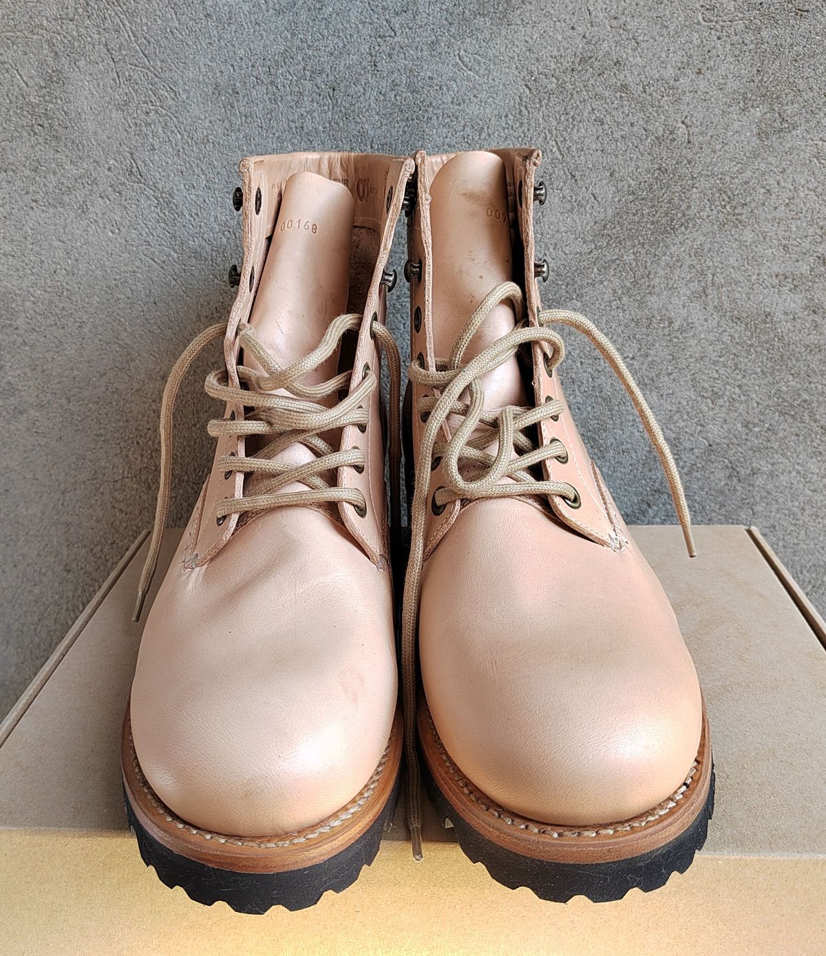 Photo by buttsandshouldersowner on October 3, 2025 of the Butts and Shoulders The Heritage Boots in Natural Leather.