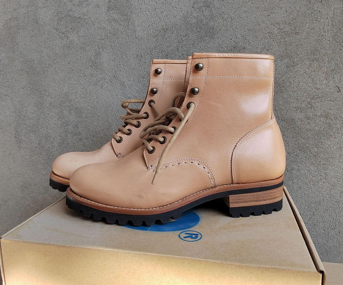 Photo by buttsandshouldersowner on October 3, 2025 of the Butts and Shoulders The Heritage Boots in Natural Leather.