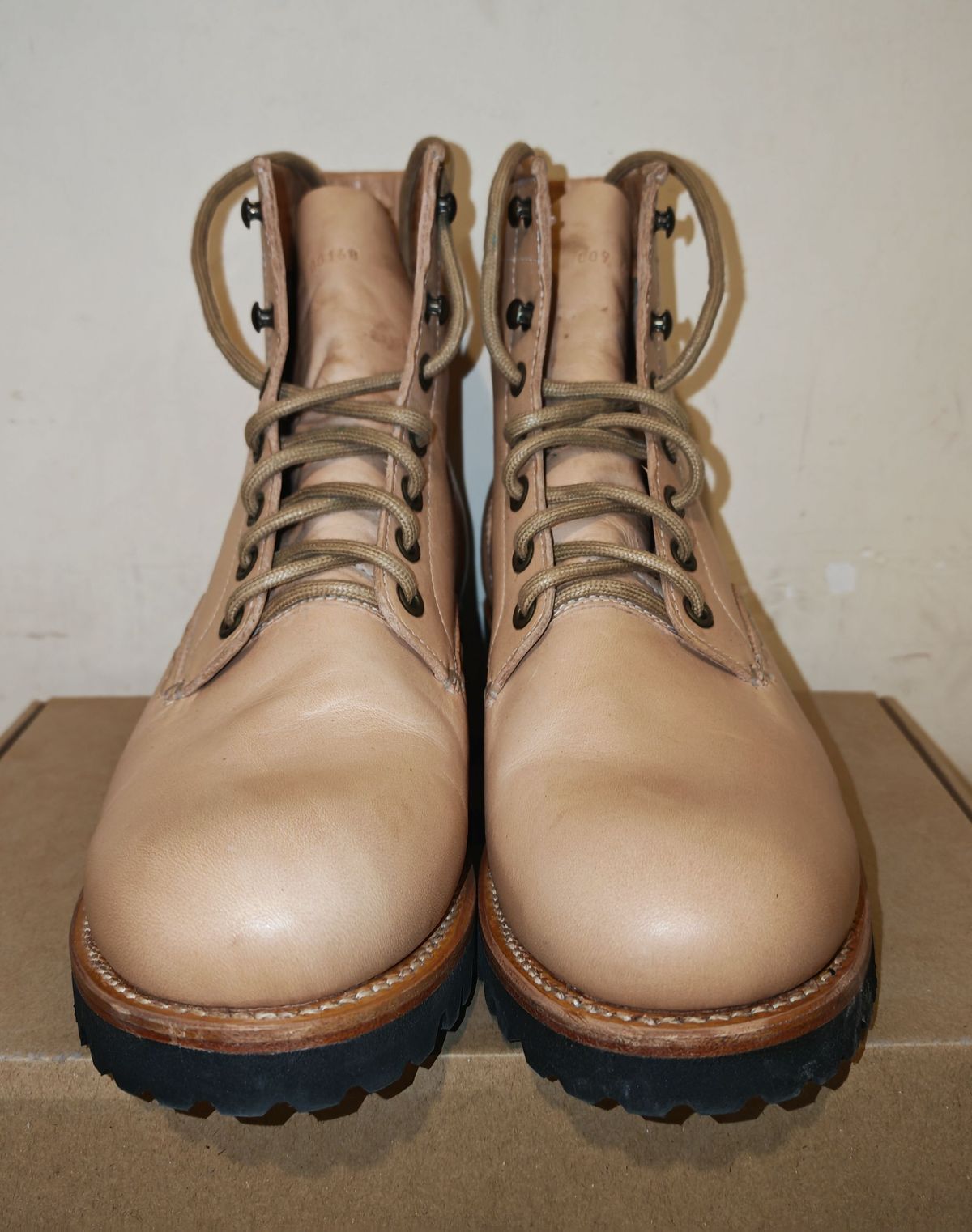 Photo by buttsandshouldersowner on November 5, 2025 of the Butts and Shoulders The Heritage Boots in Natural Leather.