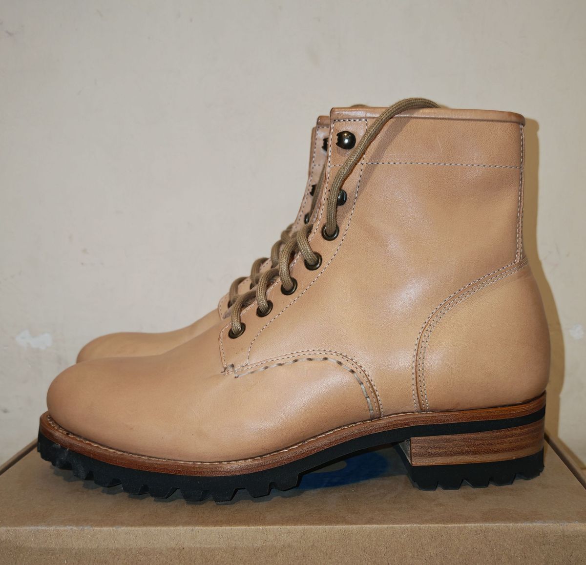 Photo by buttsandshouldersowner on November 5, 2025 of the Butts and Shoulders The Heritage Boots in Natural Leather.