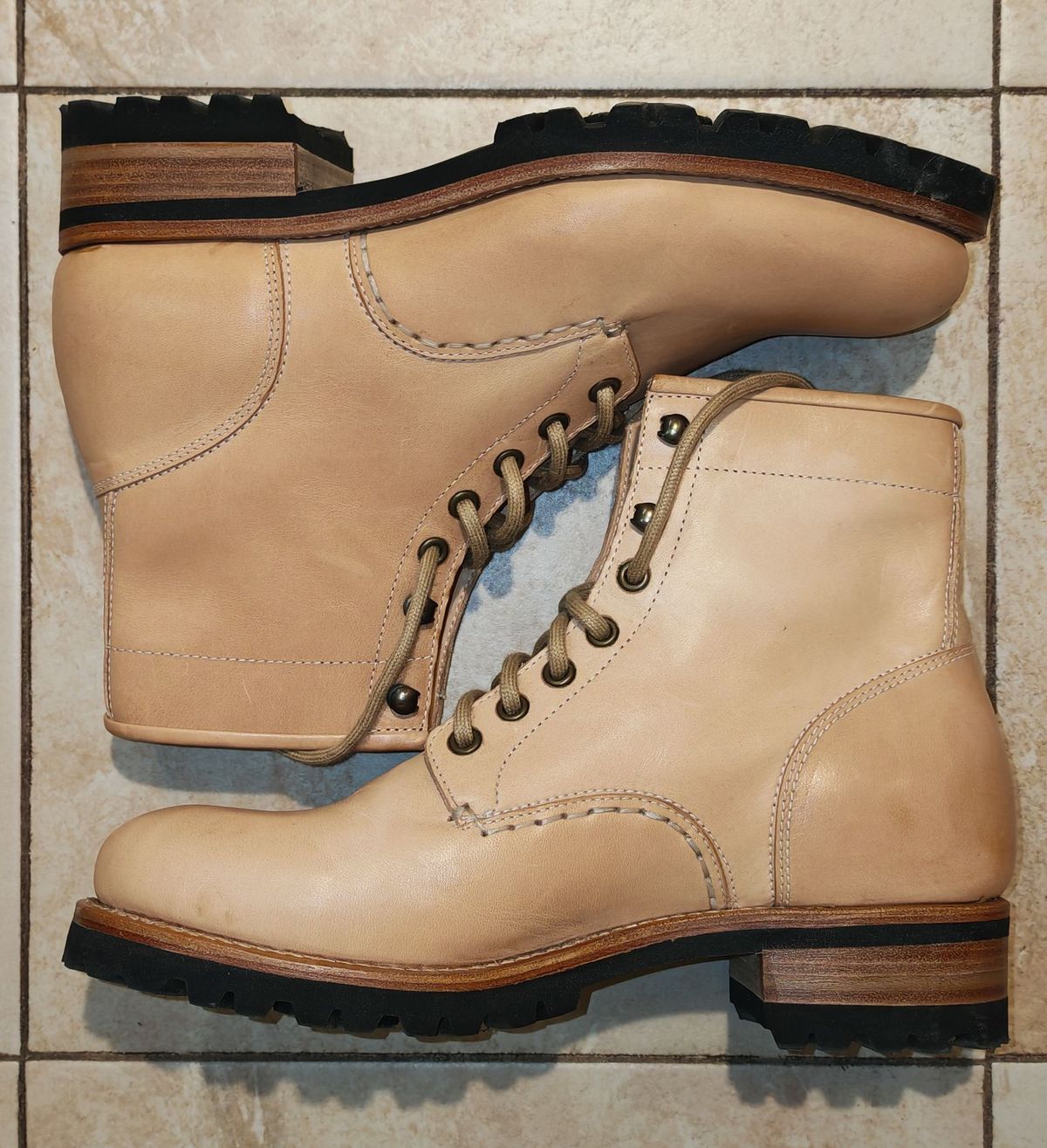 Photo by buttsandshouldersowner on November 5, 2025 of the Butts and Shoulders The Heritage Boots in Natural Leather.