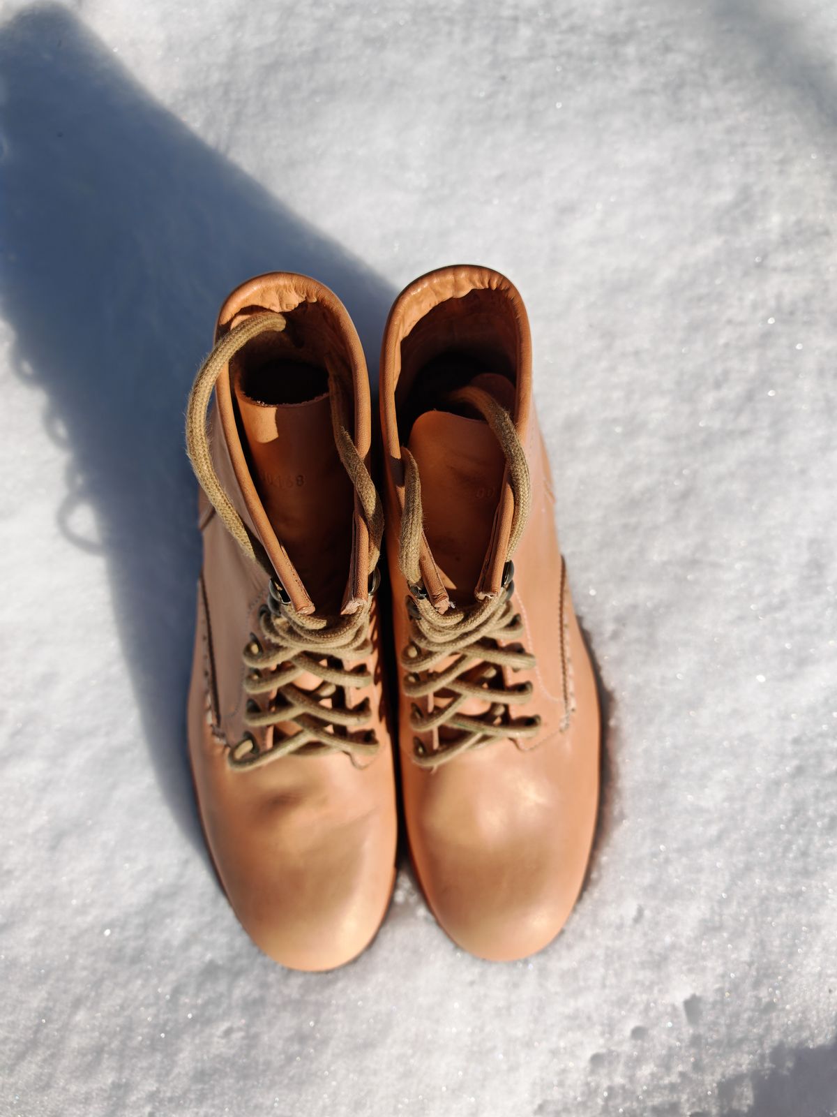 Photo by buttsandshouldersowner on January 3, 2026 of the Butts and Shoulders The Heritage Boots in Natural Leather.