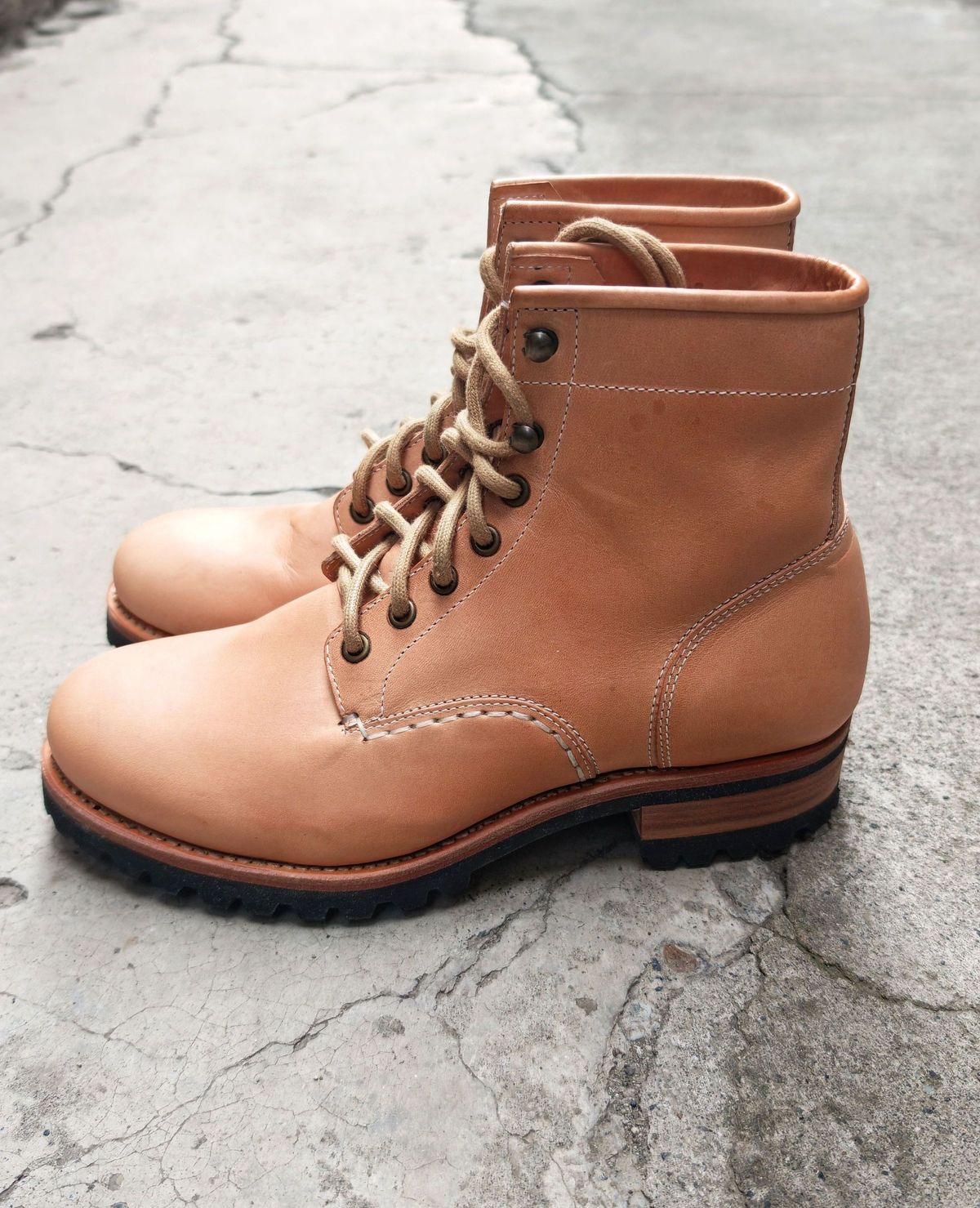 Photo by buttsandshouldersowner on February 5, 2026 of the Butts and Shoulders The Heritage Boots in Natural Leather.