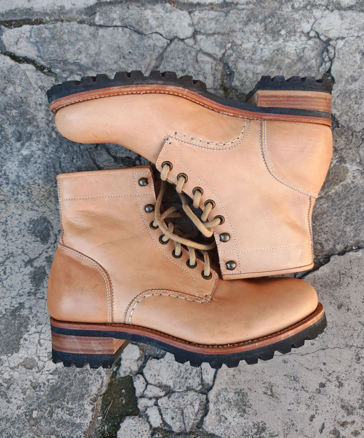 Photo by buttsandshouldersowner on March 5, 2026 of the Butts and Shoulders The Heritage Boots in Natural Leather.