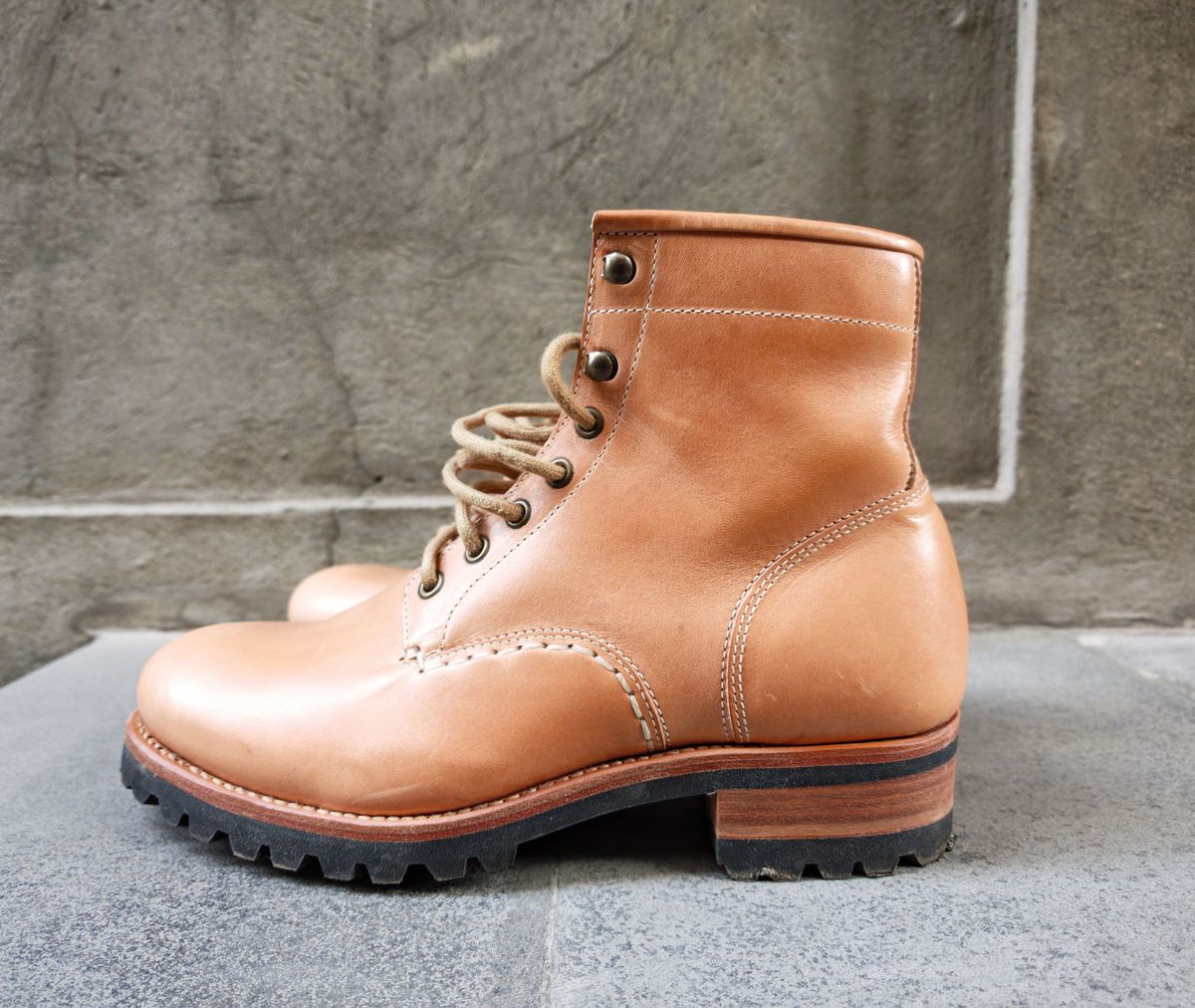 Photo by buttsandshouldersowner on April 5, 2026 of the Butts and Shoulders The Heritage Boots in Natural Leather.