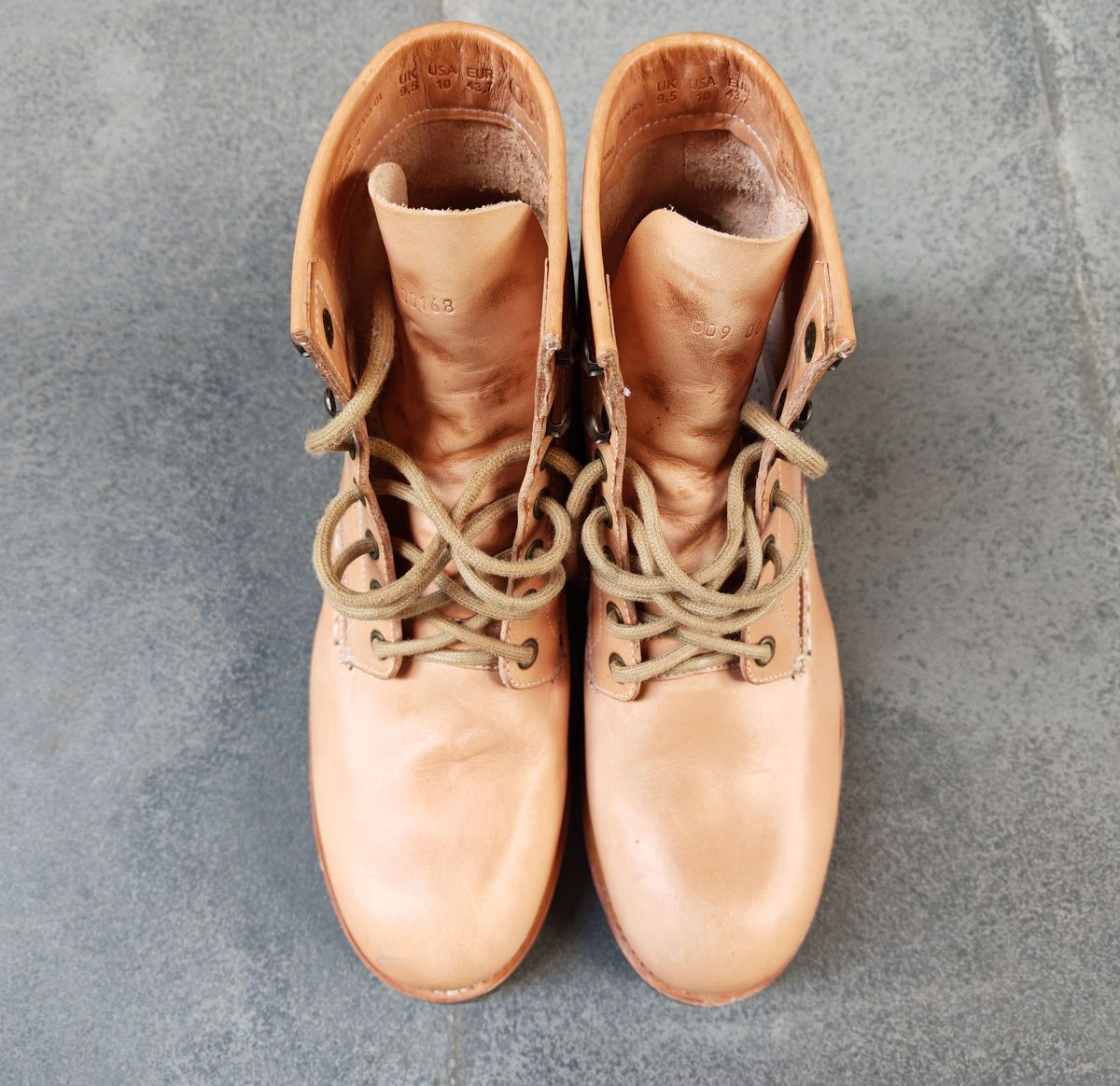 Photo by buttsandshouldersowner on April 5, 2026 of the Butts and Shoulders The Heritage Boots in Natural Leather.