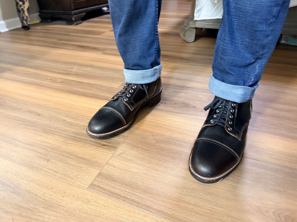 Photo by TheBeardedFeller on December 18, 2025 of the Thursday Vanguard in Horween Waxed Cacao.