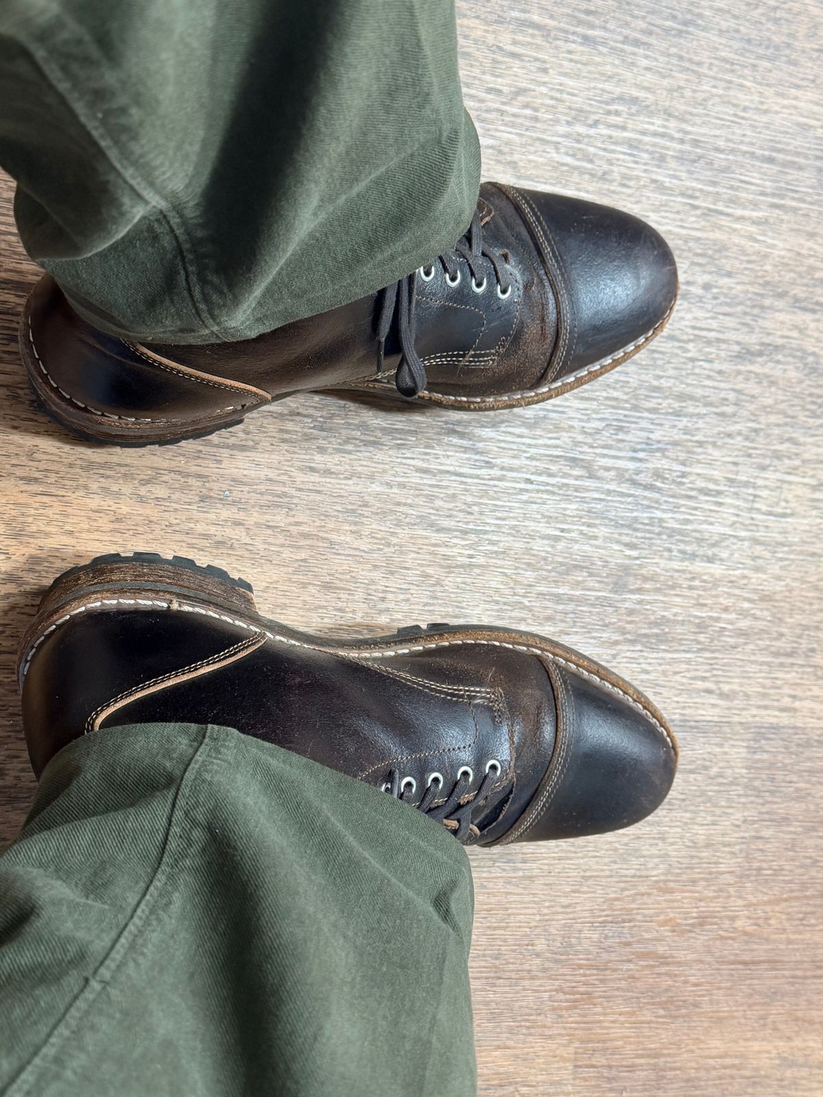 Photo by TheBeardedFeller on January 21, 2026 of the Thursday Vanguard in Horween Waxed Cacao.