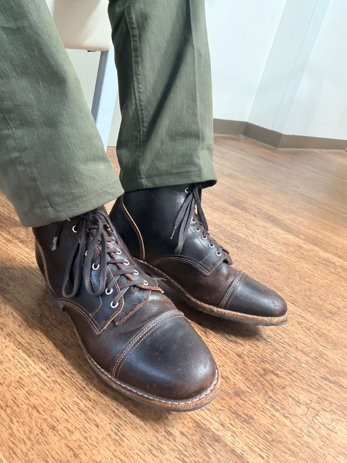 Photo by TheBeardedFeller on January 21, 2026 of the Thursday Vanguard in Horween Waxed Cacao.