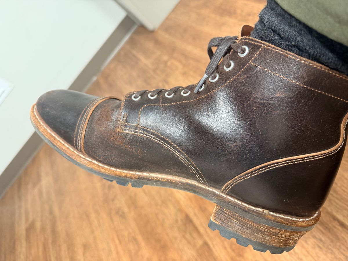 Photo by TheBeardedFeller on January 21, 2026 of the Thursday Vanguard in Horween Waxed Cacao.