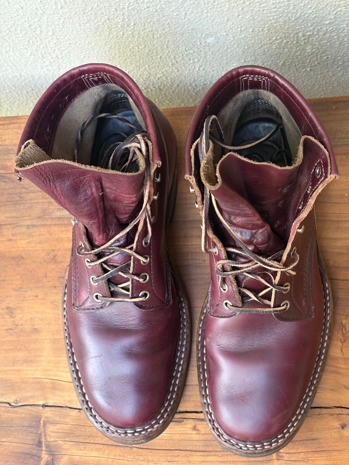 Photo by Sheparza on November 4, 2025 of the White's 350 Cruiser in Horween Burgundy Chromexcel.