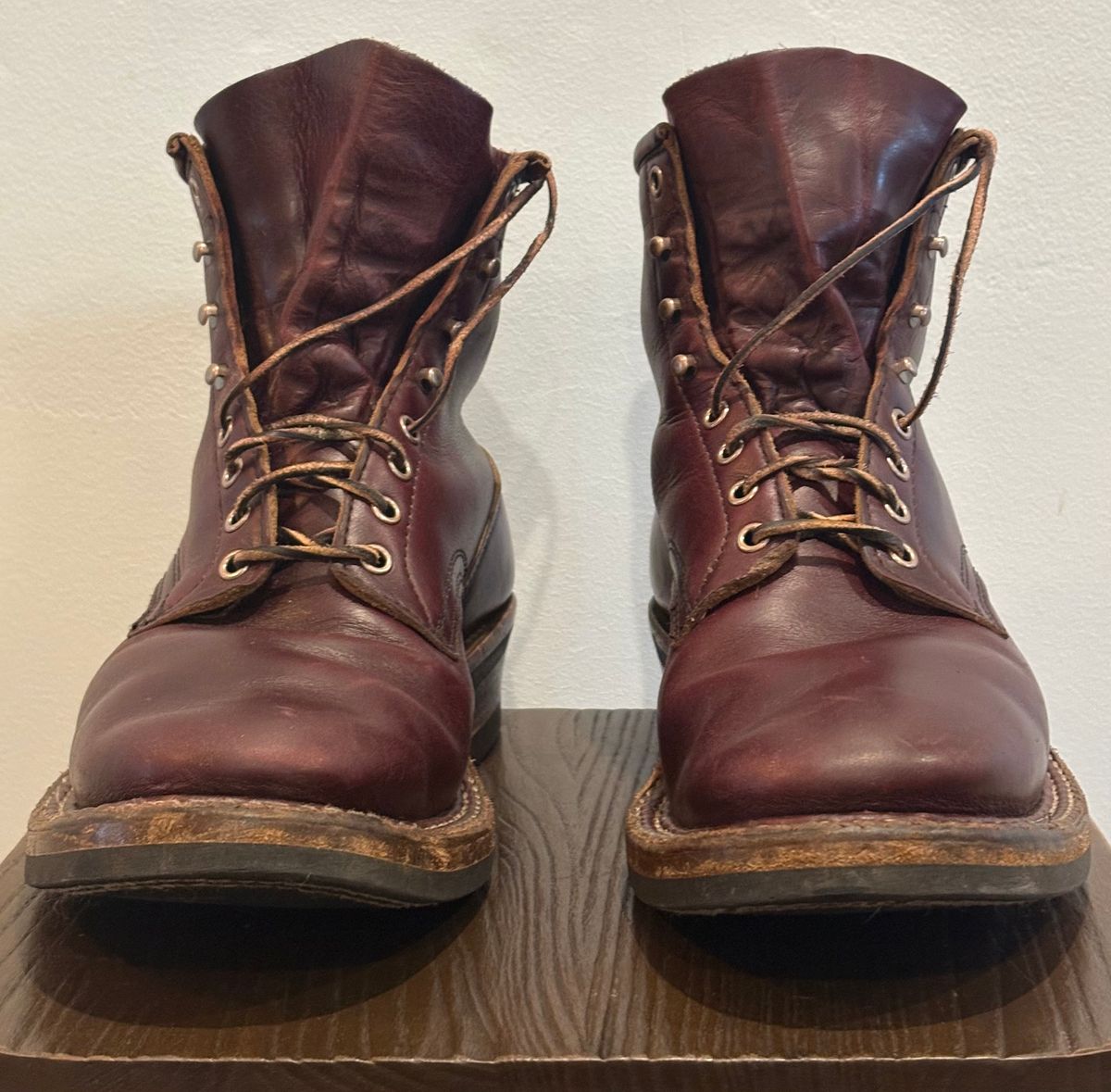 Photo by Sheparza on January 5, 2026 of the White's 350 Cruiser in Horween Burgundy Chromexcel.