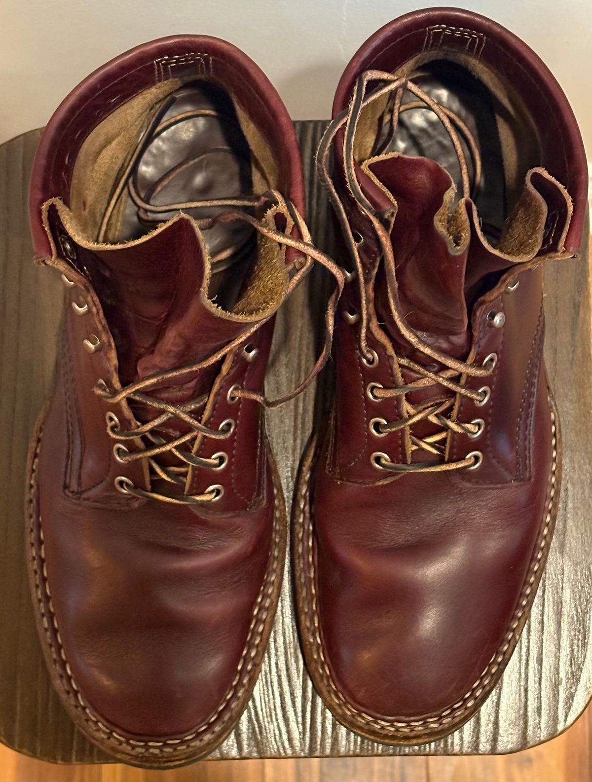 Photo by Sheparza on January 5, 2026 of the White's 350 Cruiser in Horween Burgundy Chromexcel.