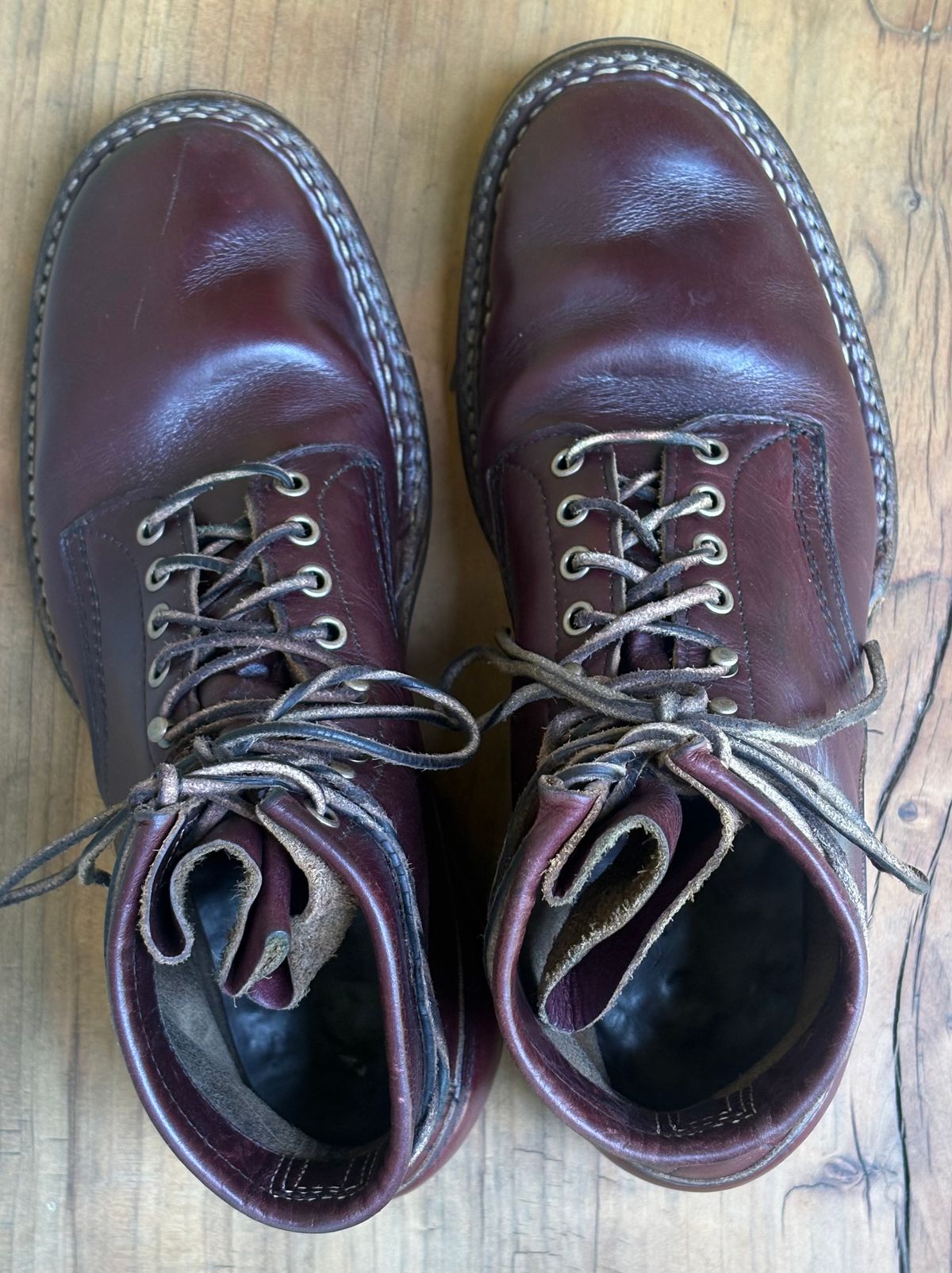 Photo by Sheparza on April 5, 2026 of the White's 350 Cruiser in Horween Burgundy Chromexcel.