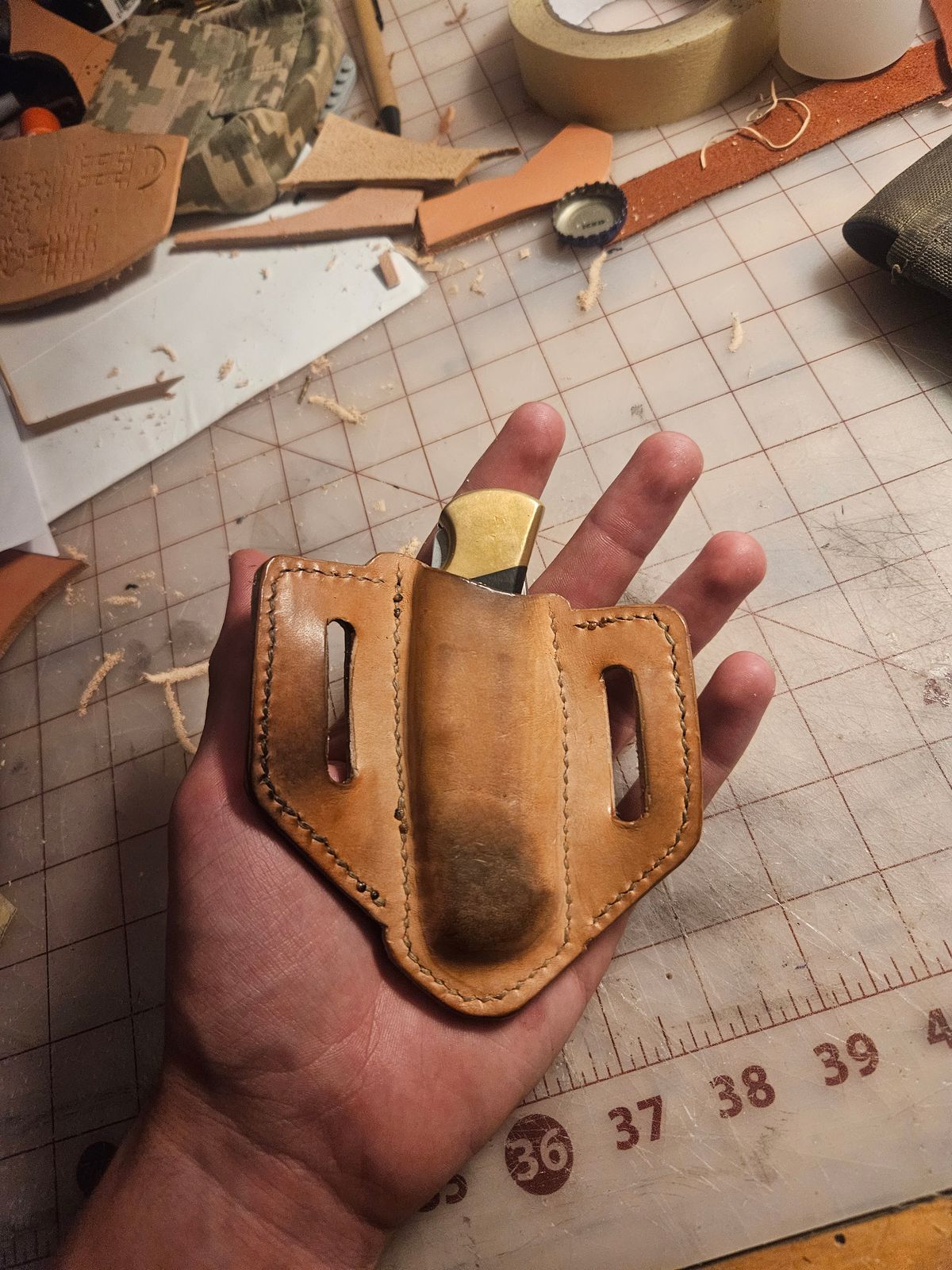 Photo by Jakesleather1505 on June 27, 2025 of the Self Made Buck 112 Belt Sheath in 5oz Veg Tan.