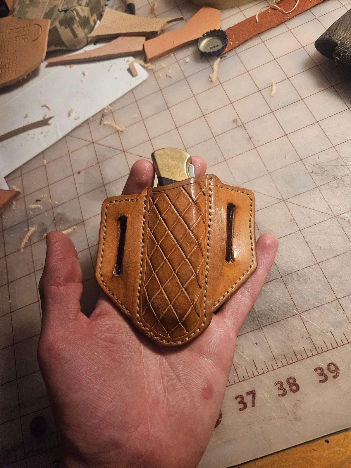 Photo by Jakesleather1505 on June 27, 2025 of the Self Made Buck 112 Belt Sheath in 5oz Veg Tan.