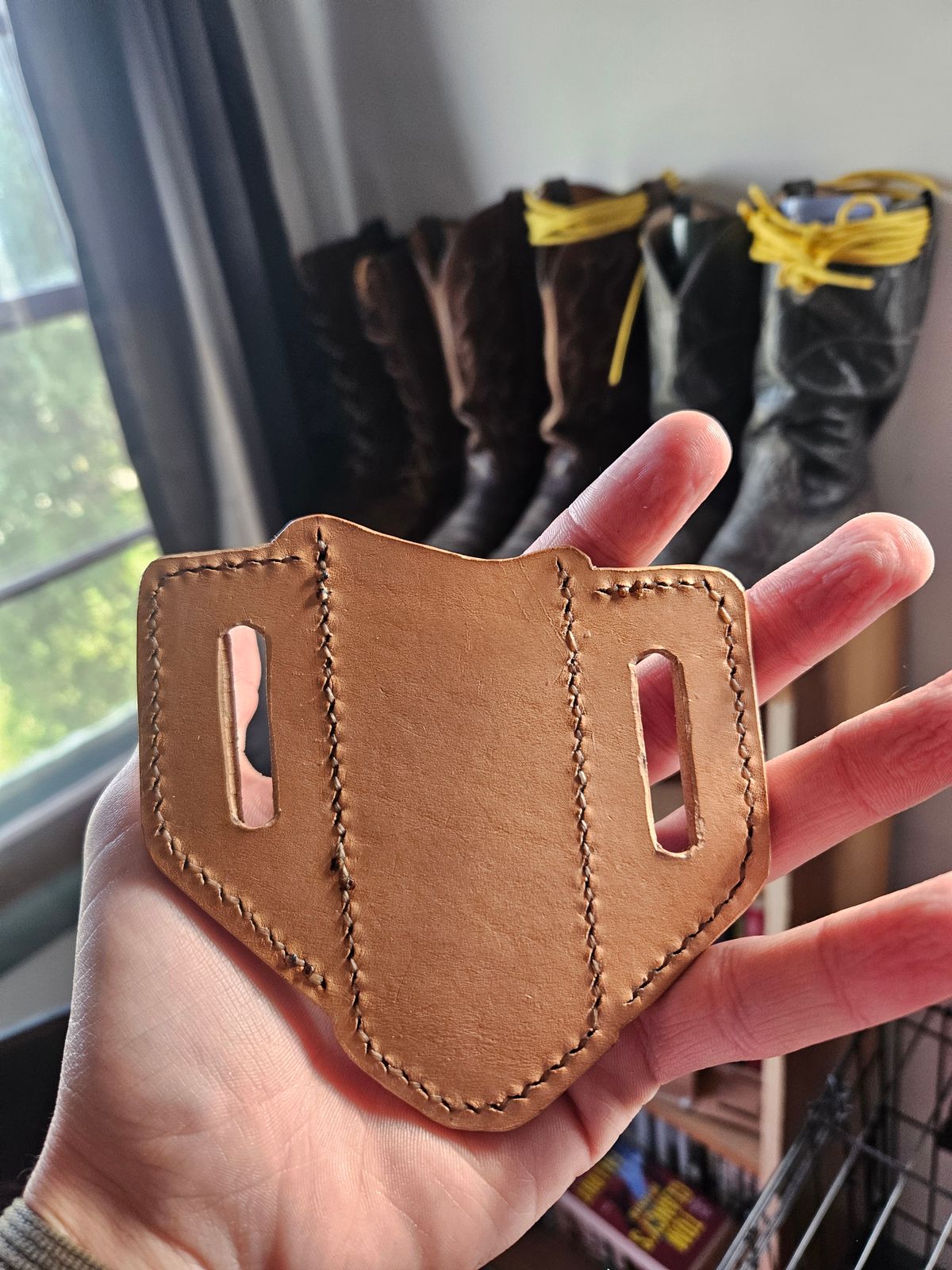 Photo by Jakesleather1505 on April 14, 2025 of the Self Made Buck 112 Belt Sheath in 5oz Veg Tan.