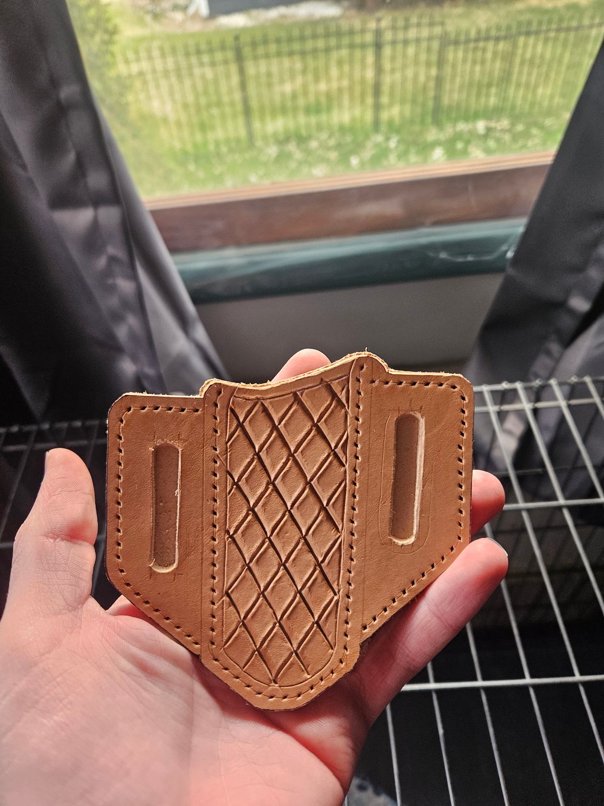 Photo by Jakesleather1505 on April 13, 2025 of the Self Made Buck 112 Belt Sheath in 5oz Veg Tan.