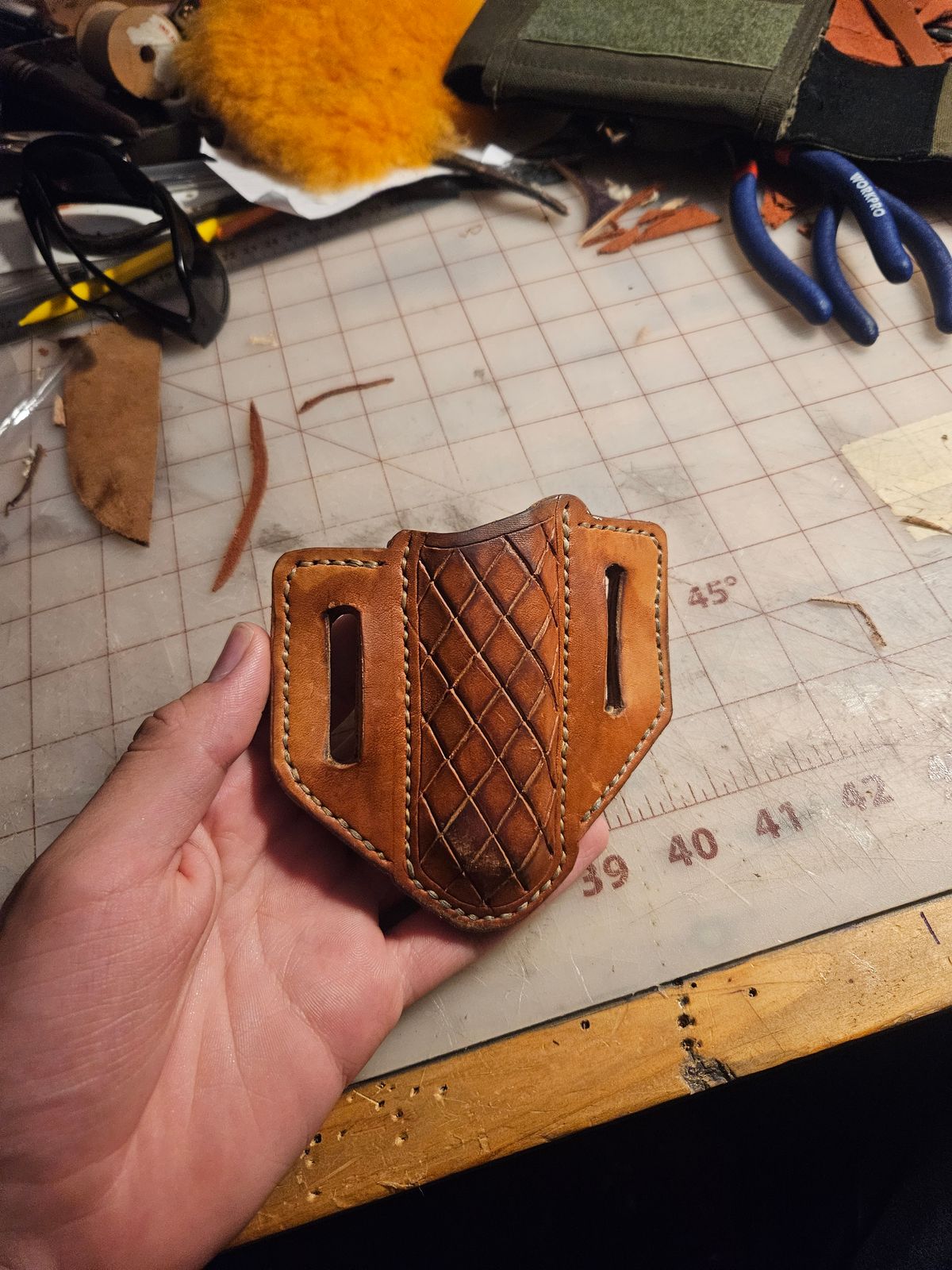 Photo by Jakesleather1505 on July 29, 2025 of the Self Made Buck 112 Belt Sheath in 5oz Veg Tan.