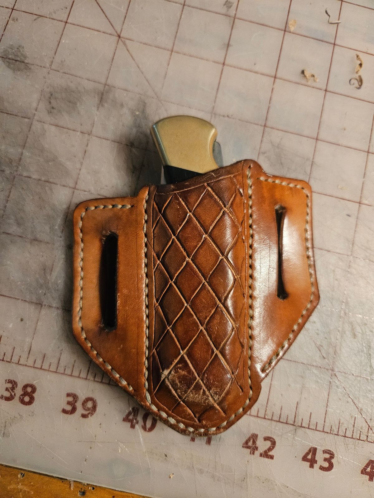 Photo by Jakesleather1505 on September 30, 2025 of the Self Made Buck 112 Belt Sheath in 5oz Veg Tan.