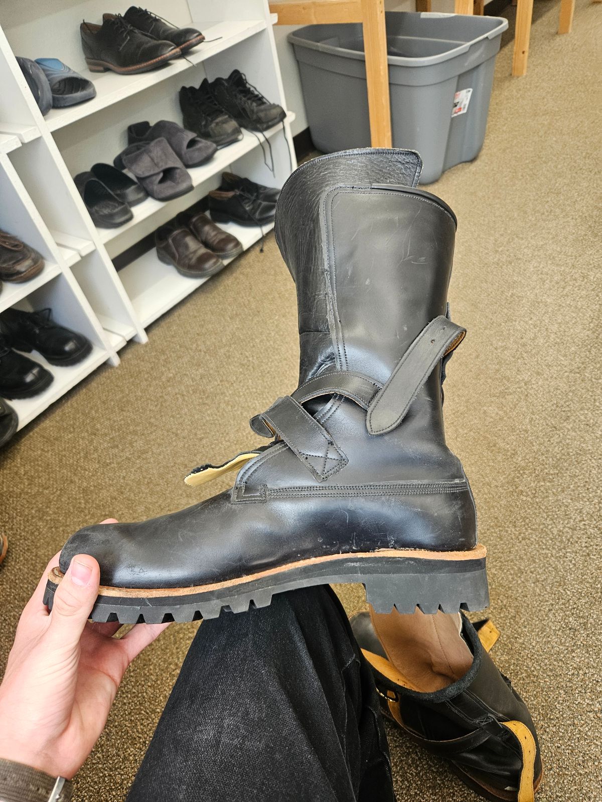 Photo by Jakesleather1505 on May 29, 2025 of the Unknown Maker Tanker in Unknown Black Leather Lined Throughout Boot.