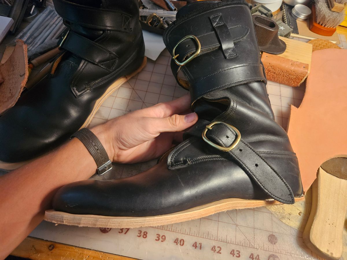 Photo by Jakesleather1505 on August 29, 2025 of the Unknown Maker Tanker in Unknown Black Leather Lined Throughout Boot.