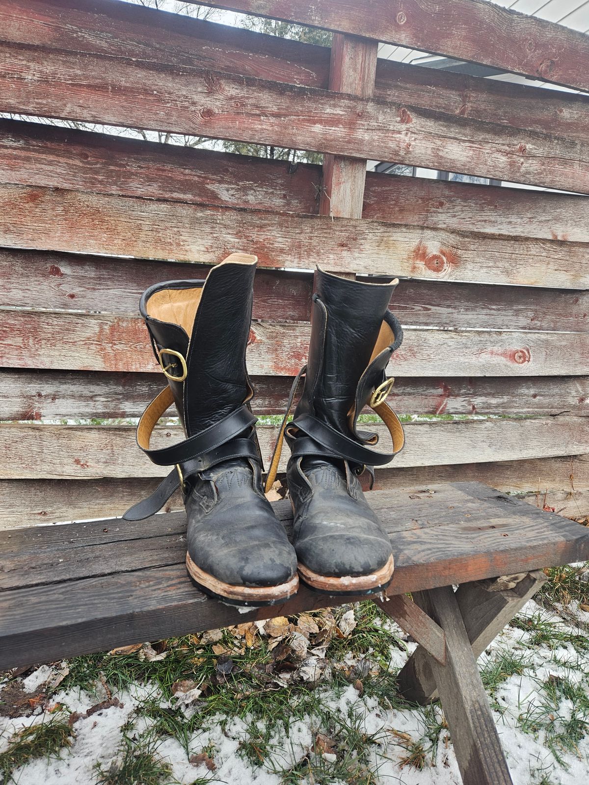 Photo by Jakesleather1505 on December 2, 2025 of the Unknown Maker Tanker in Unknown Black Leather Lined Throughout Boot.