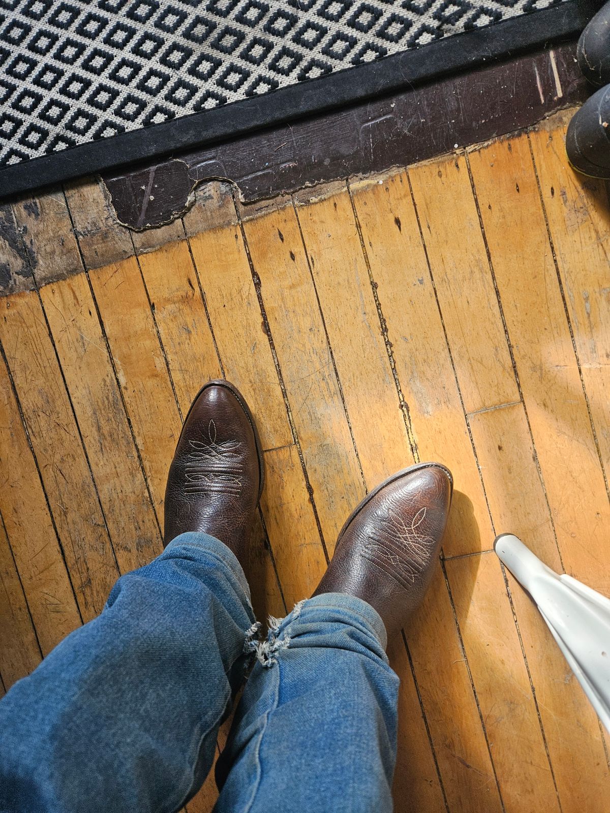 Photo by Jakesleather1505 on February 11, 2026 of the Nocona 6536 in Bullhide Vamp And Counter, Chocolate Cowhide Tops.