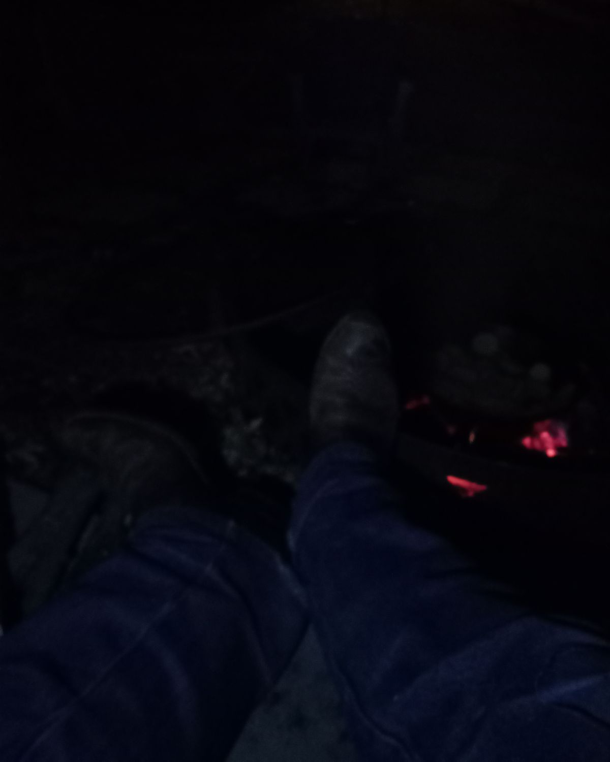 Photo by Jakesleather1505 on December 18, 2023 of the Justin Boots 1505 in Dark Cherry Bullhide.