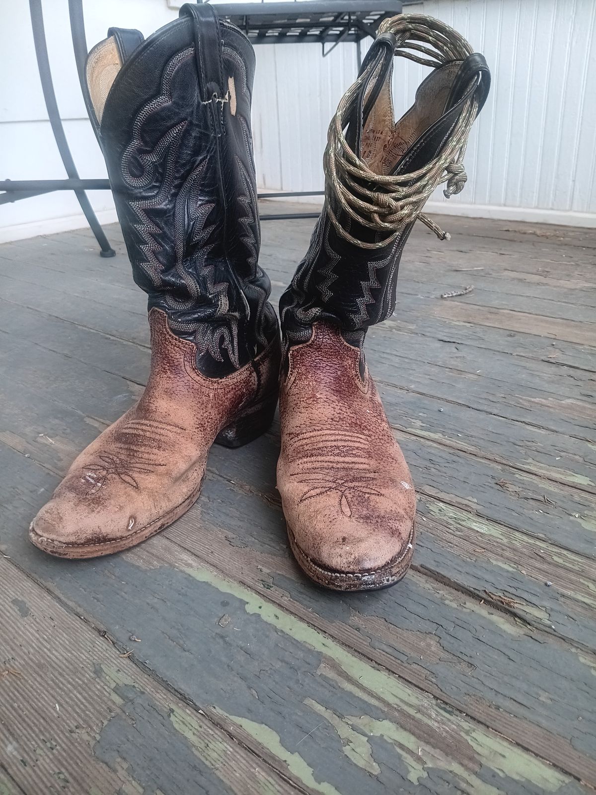 Photo by Jakesleather1505 on July 1, 2024 of the Justin Boots 1505 in Dark Cherry Bullhide.