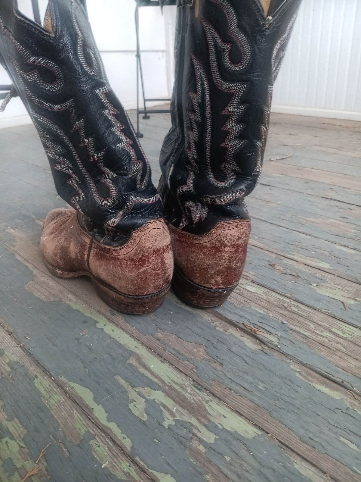 Photo by Jakesleather1505 on July 1, 2024 of the Justin Boots 1505 in Dark Cherry Bullhide.