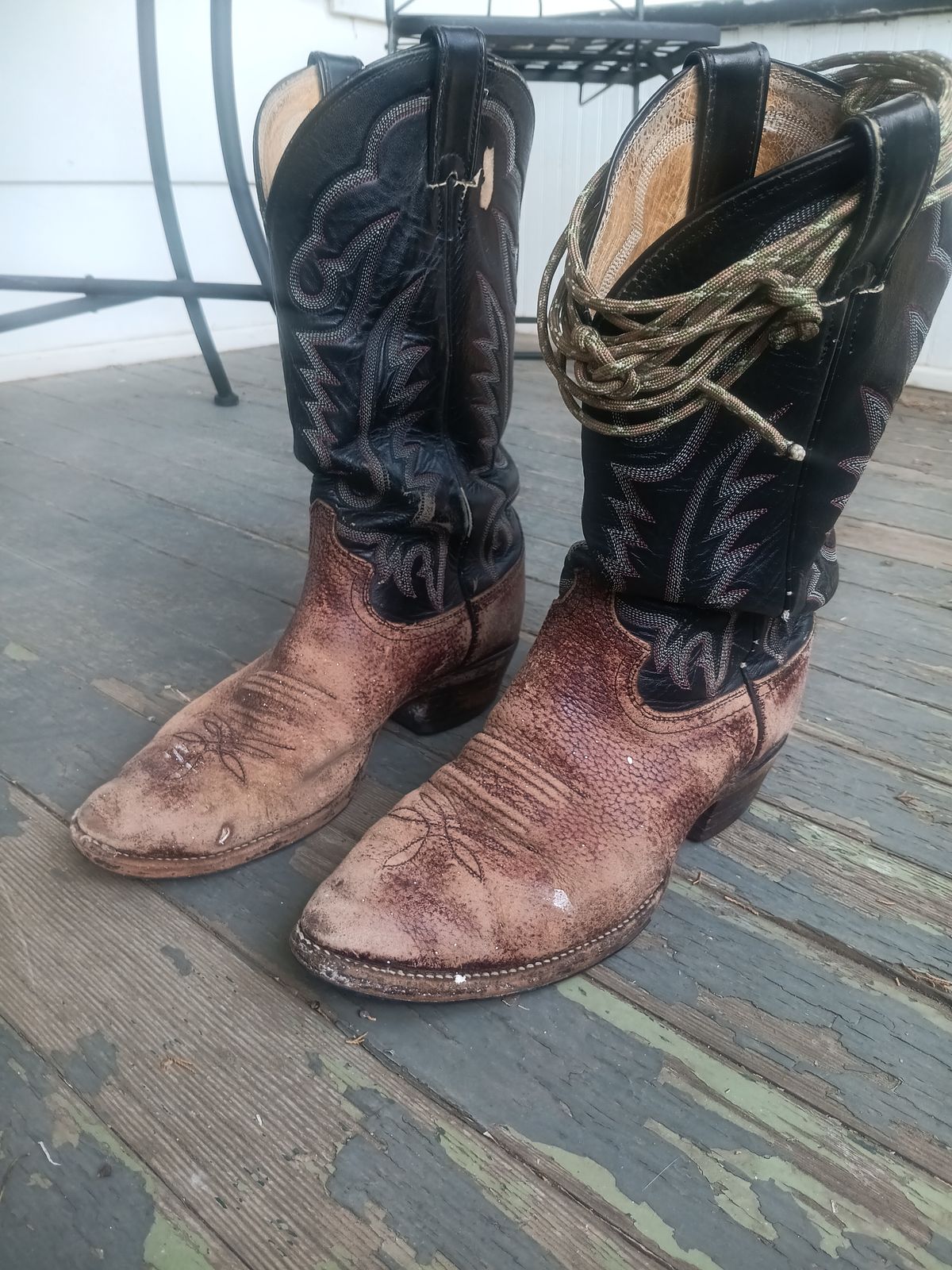 Photo by Jakesleather1505 on July 1, 2024 of the Justin Boots 1505 in Dark Cherry Bullhide.