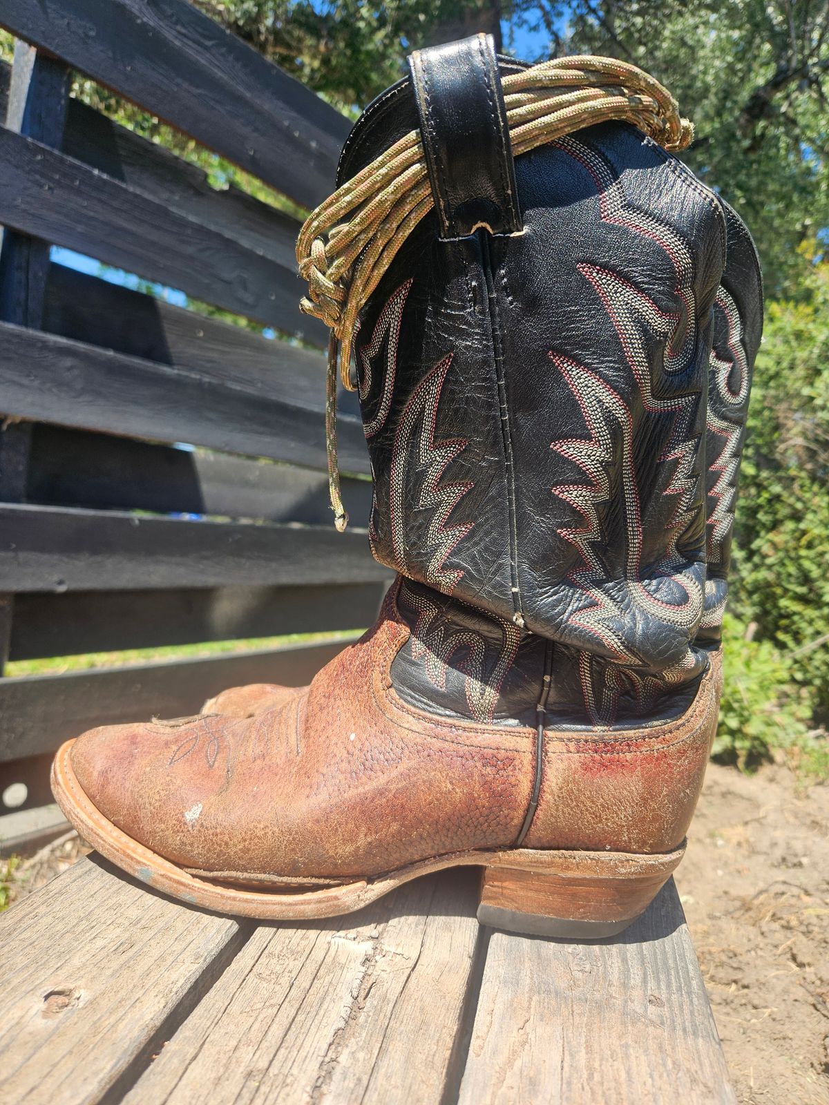 Photo by Jakesleather1505 on July 8, 2025 of the Justin Boots 1505 in Dark Cherry Bullhide.