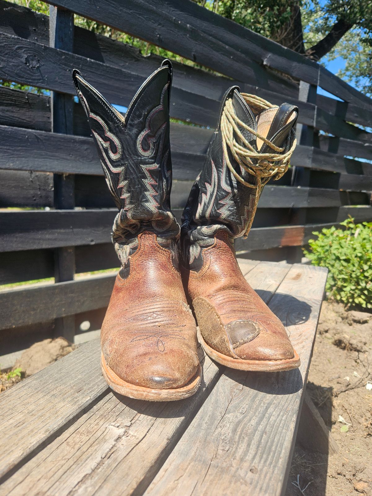 Photo by Jakesleather1505 on July 8, 2025 of the Justin Boots 1505 in Dark Cherry Bullhide.
