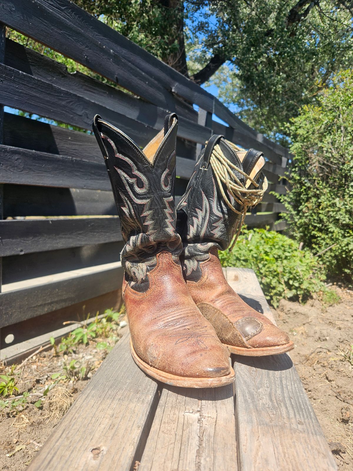 Photo by Jakesleather1505 on July 8, 2025 of the Justin Boots 1505 in Dark Cherry Bullhide.