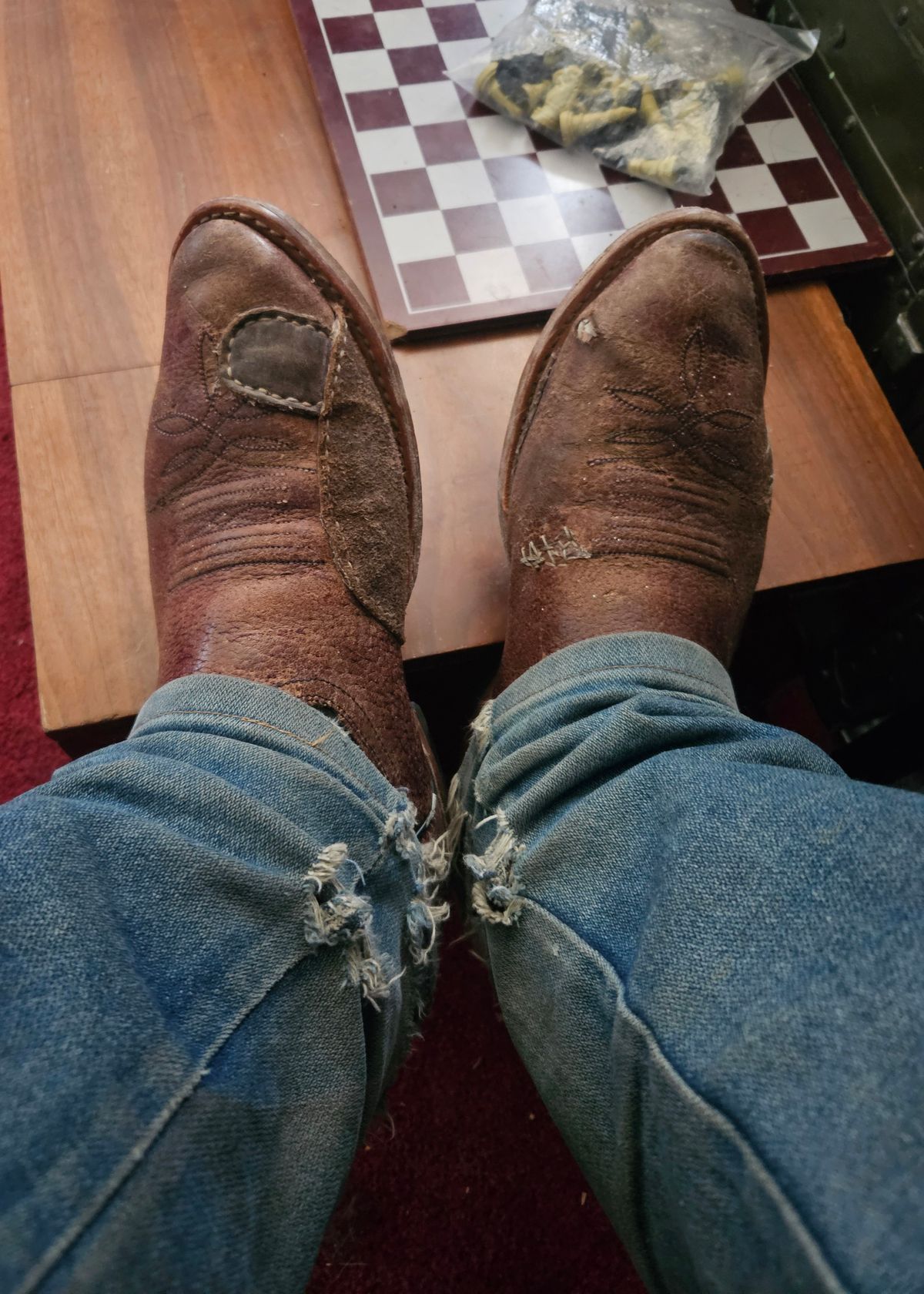 Photo by Jakesleather1505 on September 3, 2025 of the Justin Boots 1505 in Dark Cherry Bullhide.