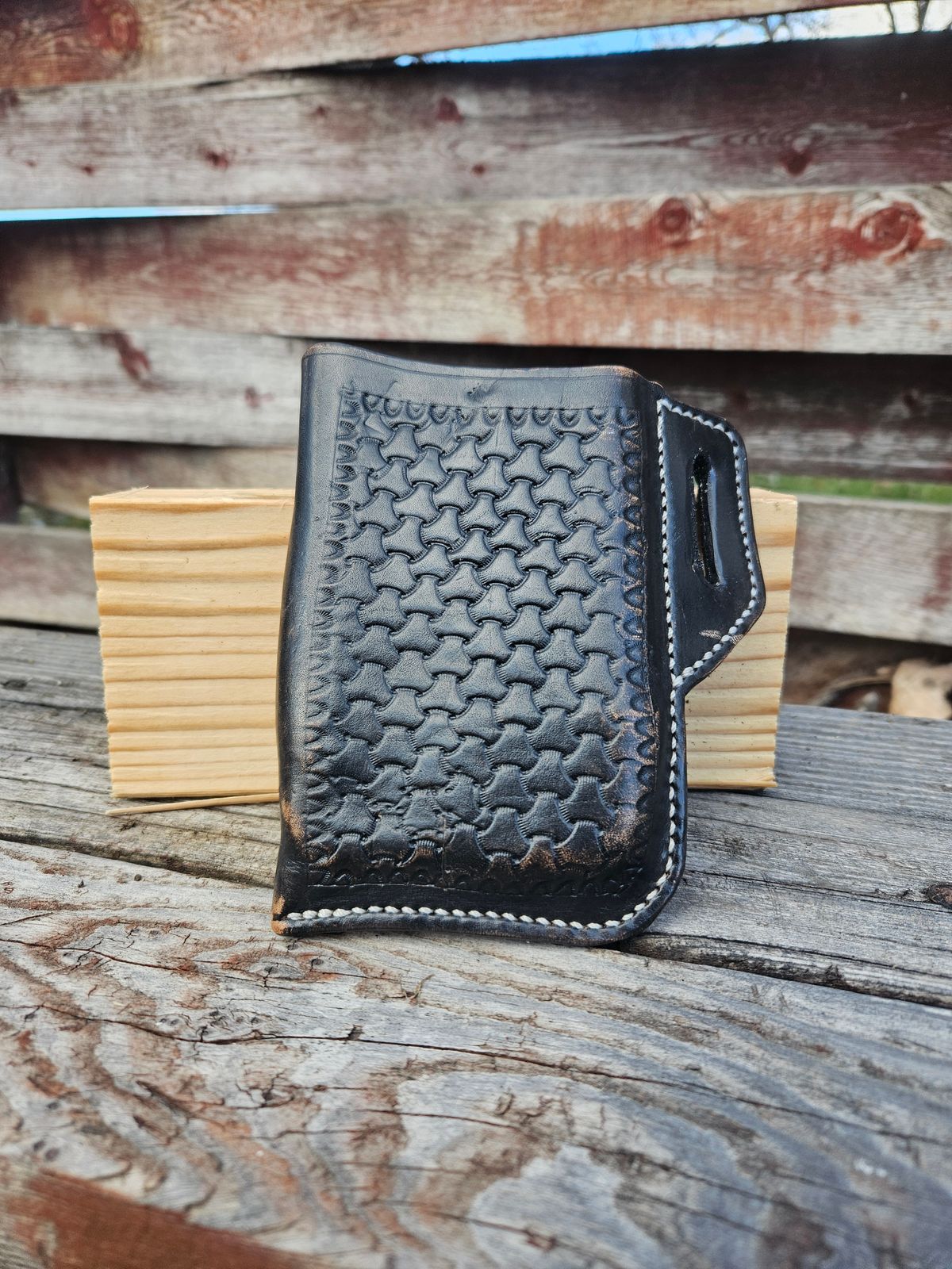 Photo by Jakesleather1505 on December 5, 2025 of the Self Made Phone Case in 3mm Natural Veg Tan.