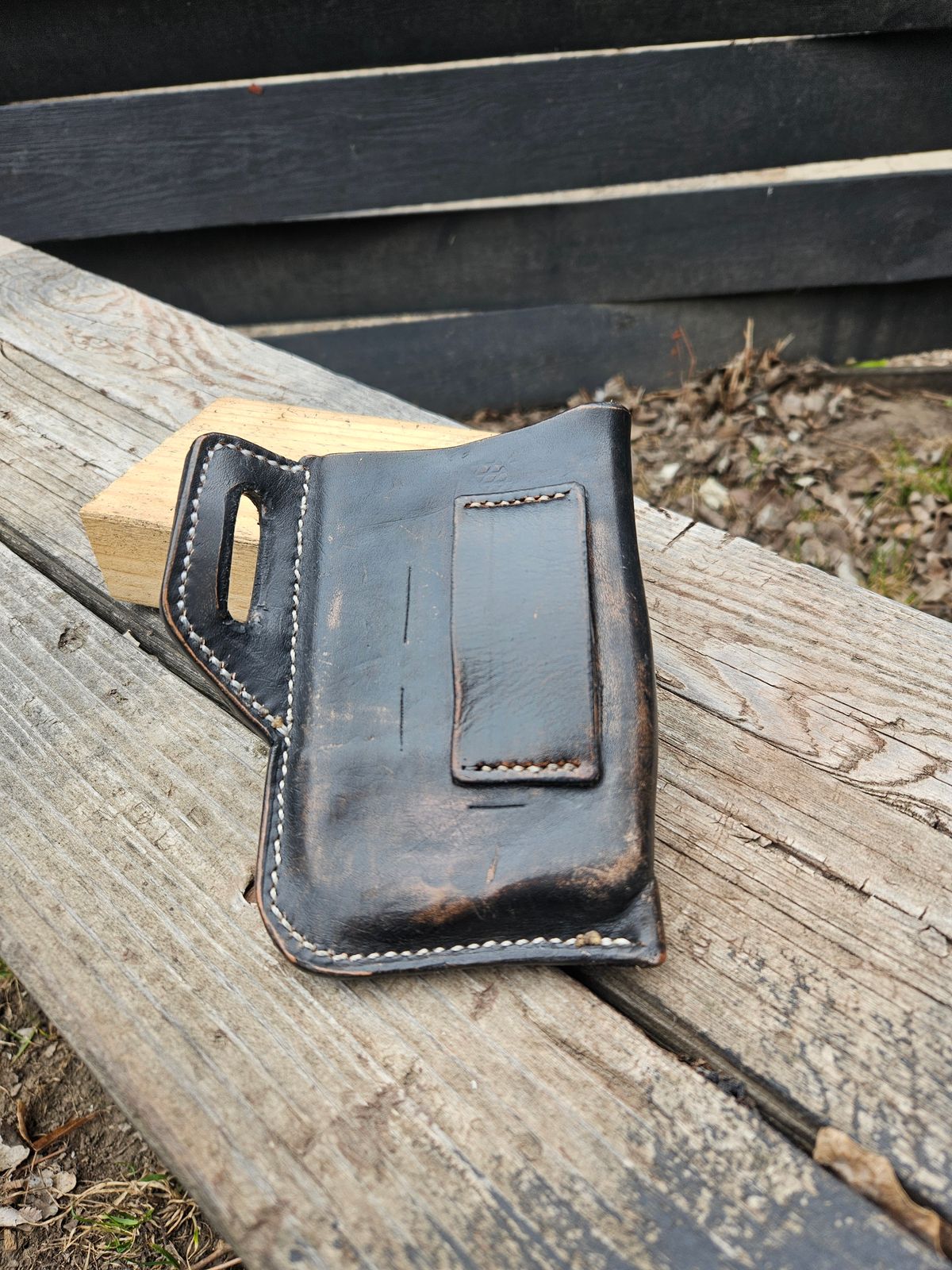 Photo by Jakesleather1505 on April 2, 2026 of the Self Made Phone Case in 3mm Natural Veg Tan.