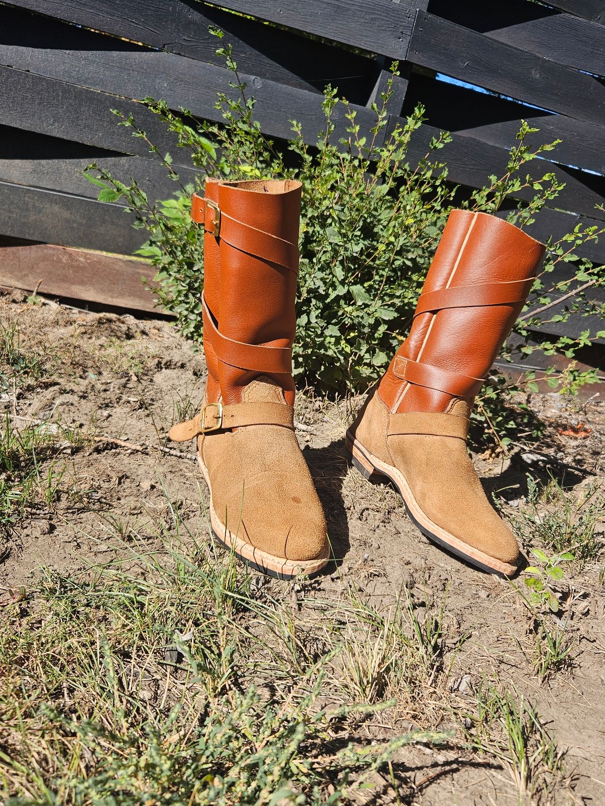 Photo by Jakesleather1505 on September 30, 2025 of the Self Made Cowboy Tanker in 6oz Russet Cowhide.