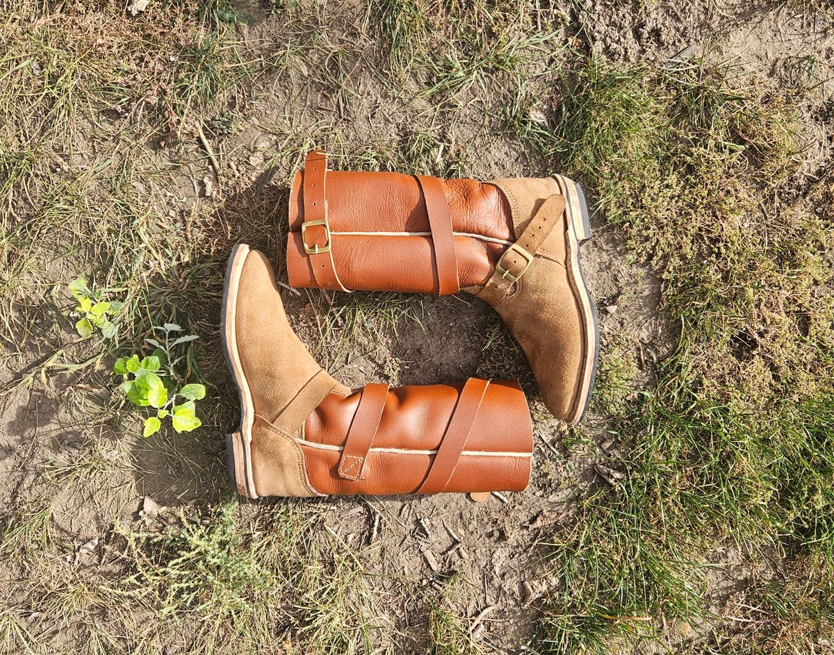 Photo by Jakesleather1505 on October 3, 2025 of the Self Made Cowboy Tanker in 6oz Russet Cowhide.