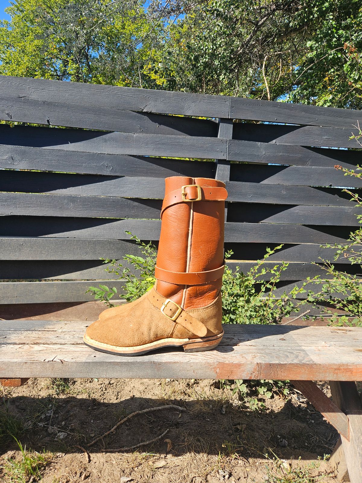 Photo by Jakesleather1505 on September 30, 2025 of the Self Made Cowboy Tanker in 6oz Russet Cowhide.