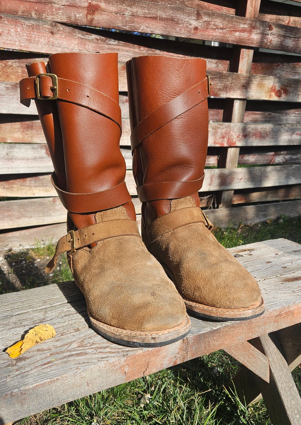 Photo by Jakesleather1505 on October 31, 2025 of the Self Made Cowboy Tanker in 6oz Russet Cowhide.
