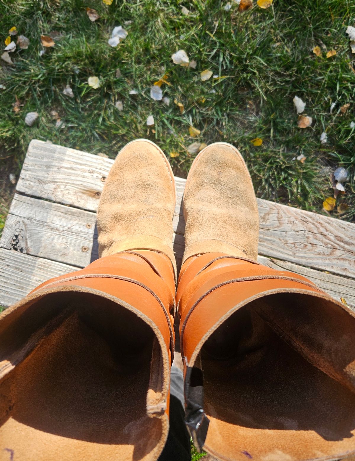 Photo by Jakesleather1505 on November 3, 2025 of the Self Made Cowboy Tanker in 6oz Russet Cowhide.