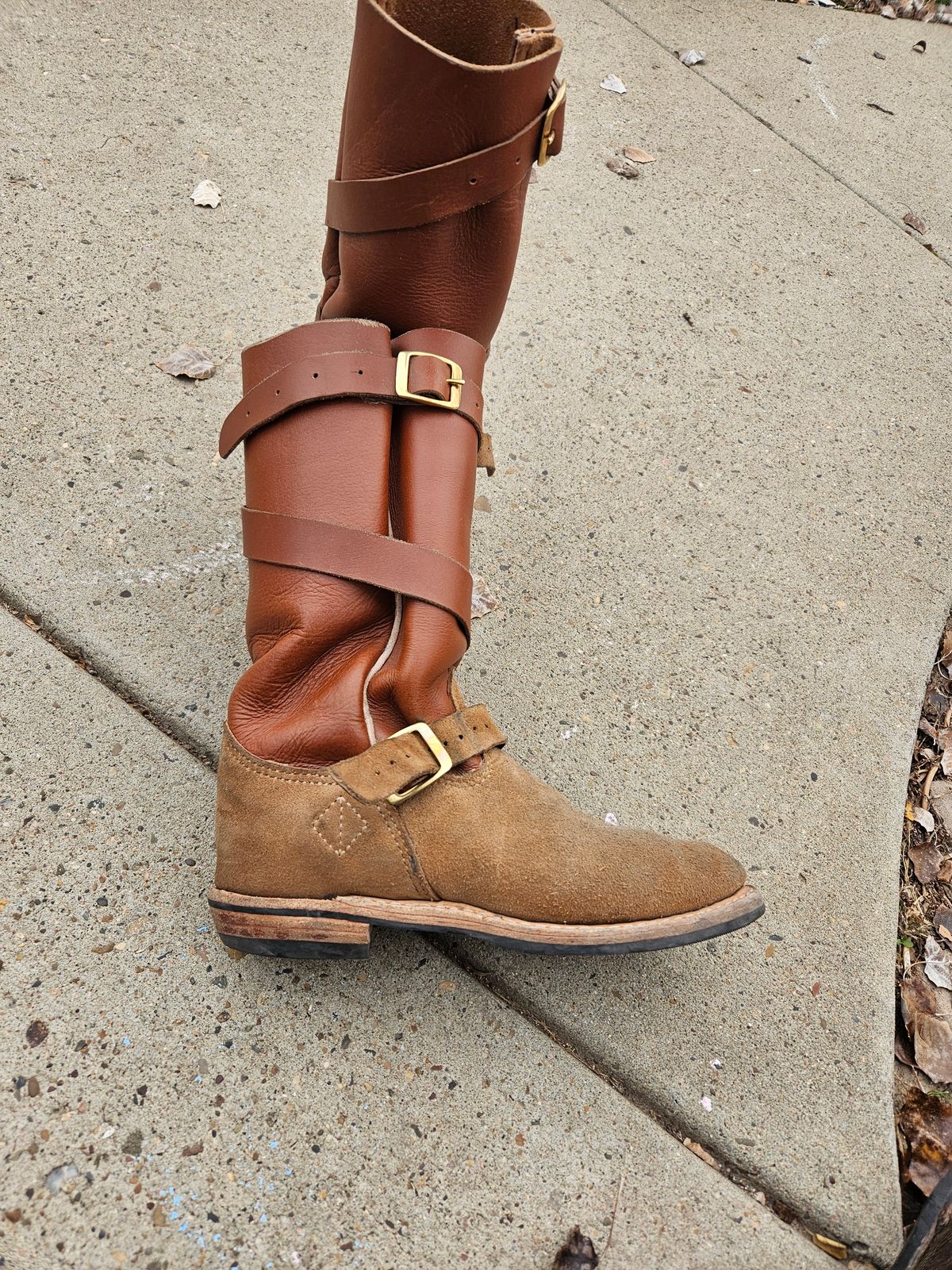 Photo by Jakesleather1505 on November 23, 2025 of the Self Made Cowboy Tanker in 6oz Russet Cowhide.