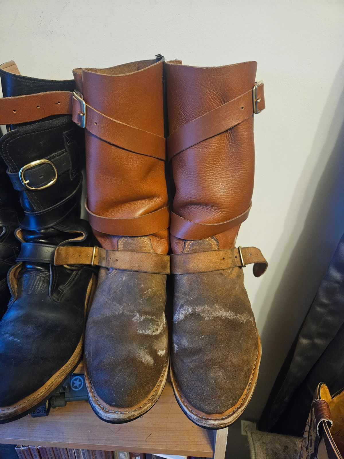 Photo by Jakesleather1505 on December 8, 2025 of the Self Made Cowboy Tanker in 6oz Russet Cowhide.