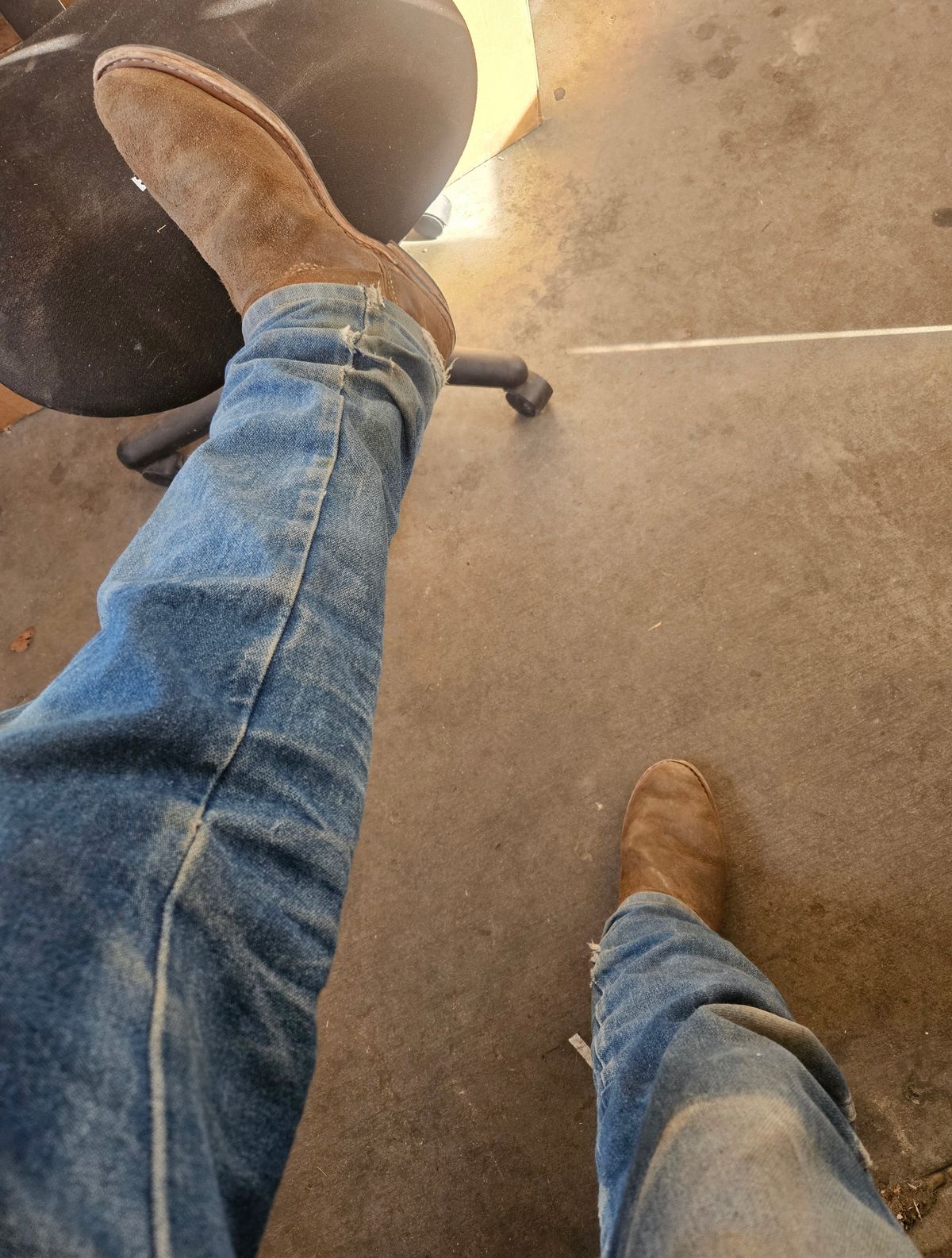 Photo by Jakesleather1505 on March 21, 2026 of the Self Made Cowboy Tanker in 6oz Russet Cowhide.