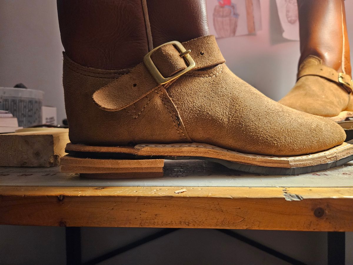 Photo by Jakesleather1505 on August 9, 2025 of the Self Made Cowboy Tanker in 6oz Russet Cowhide.