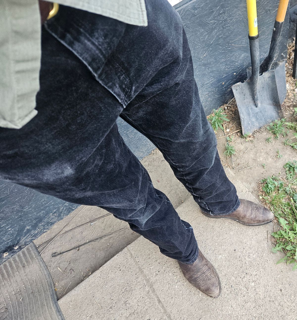 Photo by Jakesleather1505 on June 2, 2025 of the Wrangler Cowboy Cut Slim Fit 0936 in 15 Oz 100% Cotton Denim.