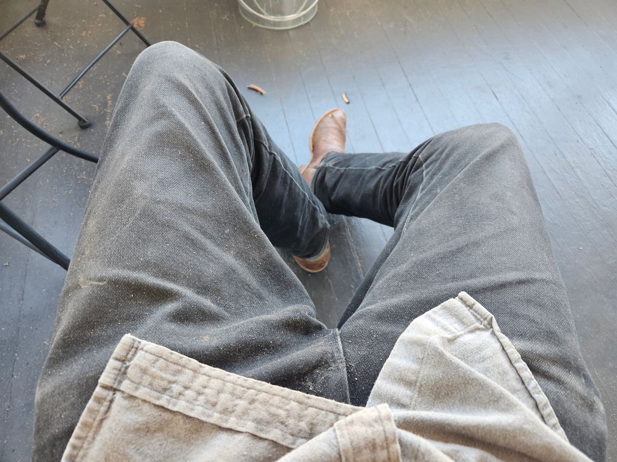 Photo by Jakesleather1505 on September 5, 2025 of the Wrangler Cowboy Cut Slim Fit 0936 in 15 Oz 100% Cotton Denim.