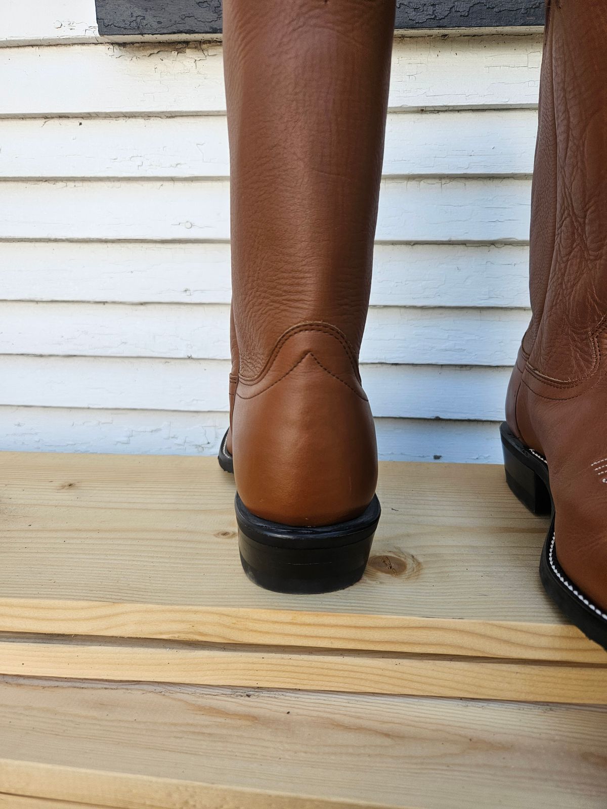 Photo by Jakesleather1505 on August 19, 2025 of the Hondo Boots 7875 in Veg Retan.
